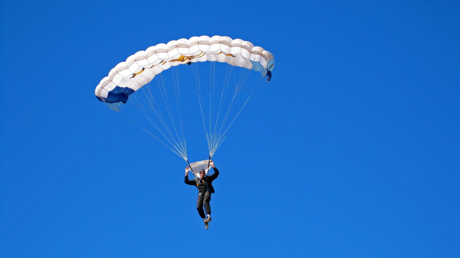 传的漂亮,打的精彩!费尔明长传精准制导,拉什福德一步过掉对手爆杆破门!