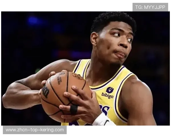 八村塁底角三分稳稳入袋，湖人 bench 发力